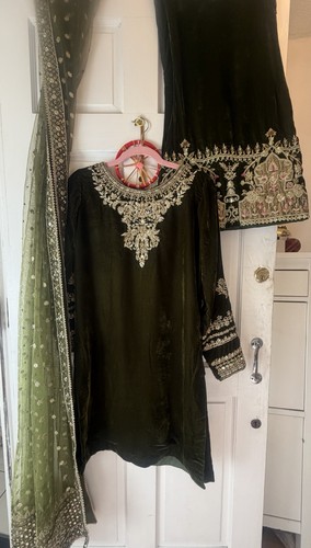 Faiza saqlain anzug - saqlain,